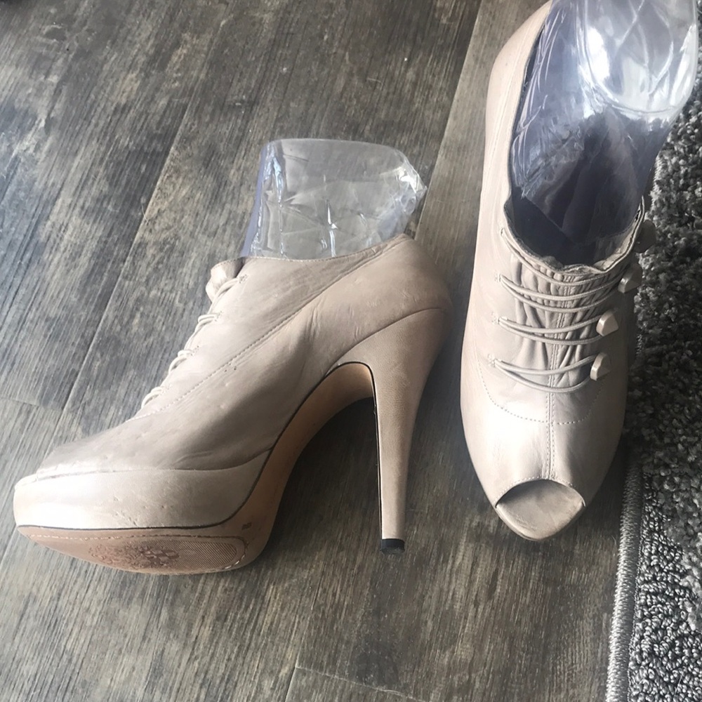 Shoes - Picture 4 of 6